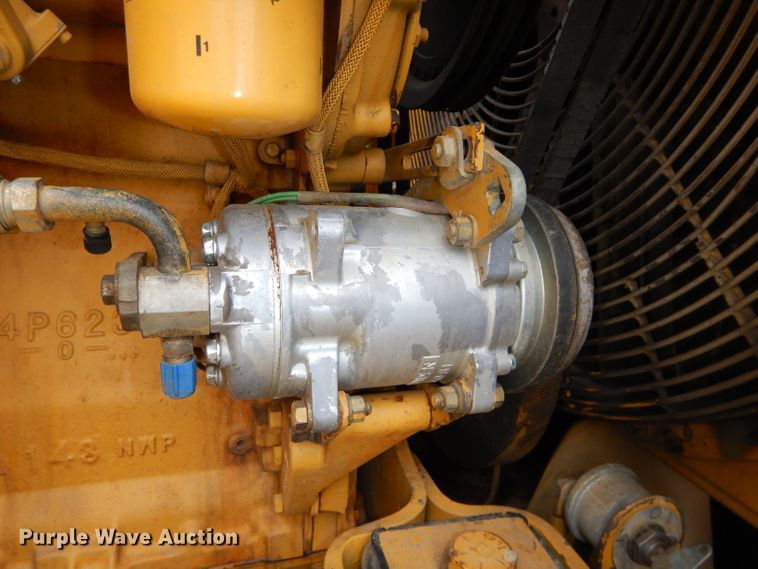 image for item DH4411 1991 Caterpillar 815B soil compactor