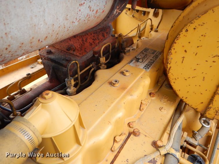 image for item DH4411 1991 Caterpillar 815B soil compactor