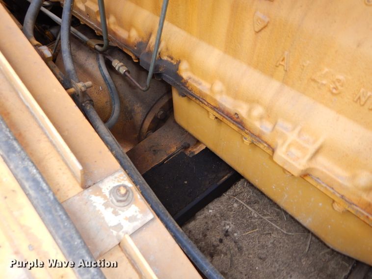 image for item DH4411 1991 Caterpillar 815B soil compactor