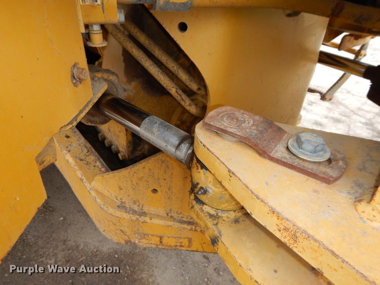 image for item DH4411 1991 Caterpillar 815B soil compactor