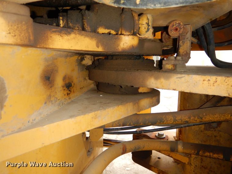 image for item DH4411 1991 Caterpillar 815B soil compactor