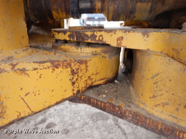 image for item DH4411 1991 Caterpillar 815B soil compactor