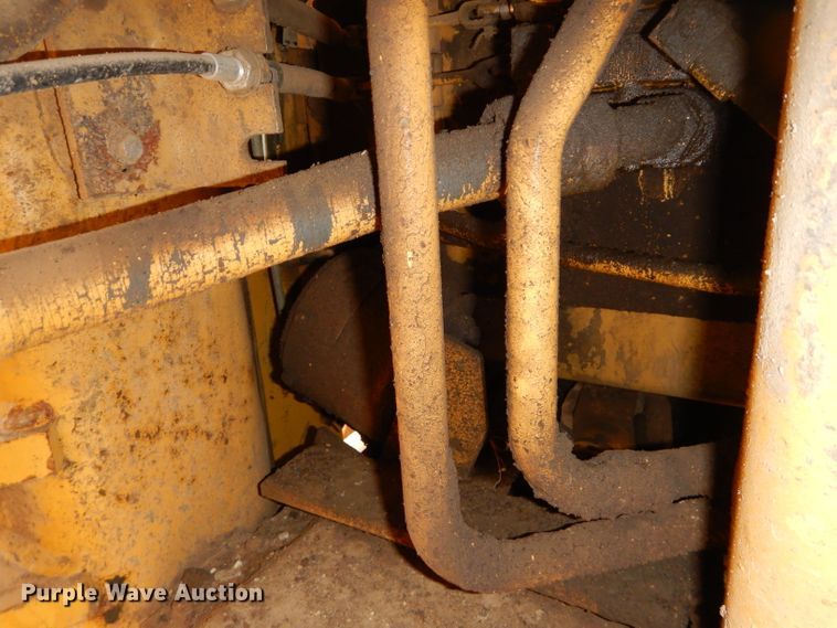 image for item DH4411 1991 Caterpillar 815B soil compactor