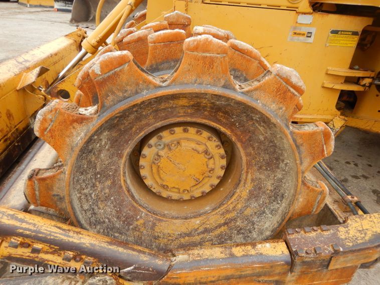image for item DH4411 1991 Caterpillar 815B soil compactor