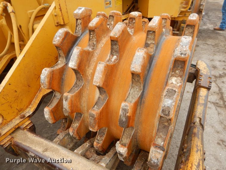 image for item DH4411 1991 Caterpillar 815B soil compactor