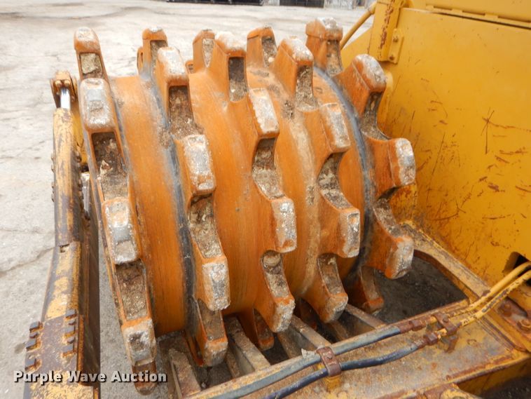 image for item DH4411 1991 Caterpillar 815B soil compactor