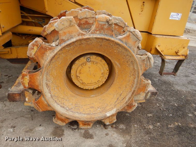 image for item DH4411 1991 Caterpillar 815B soil compactor