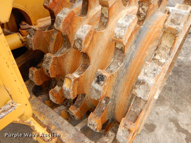 image for item DH4411 1991 Caterpillar 815B soil compactor