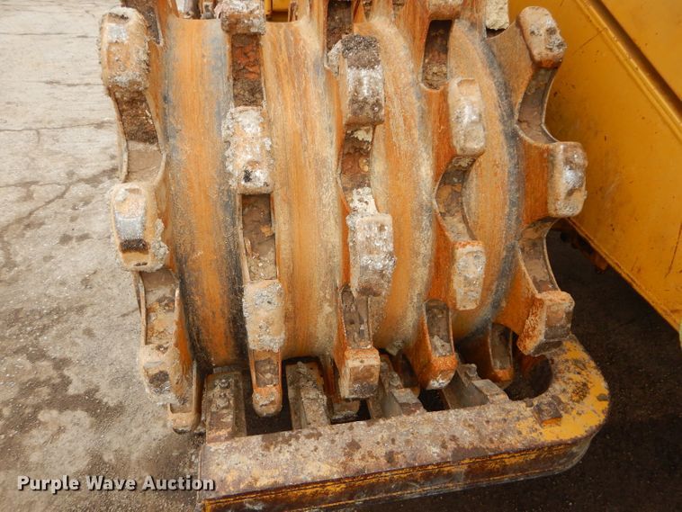 image for item DH4411 1991 Caterpillar 815B soil compactor