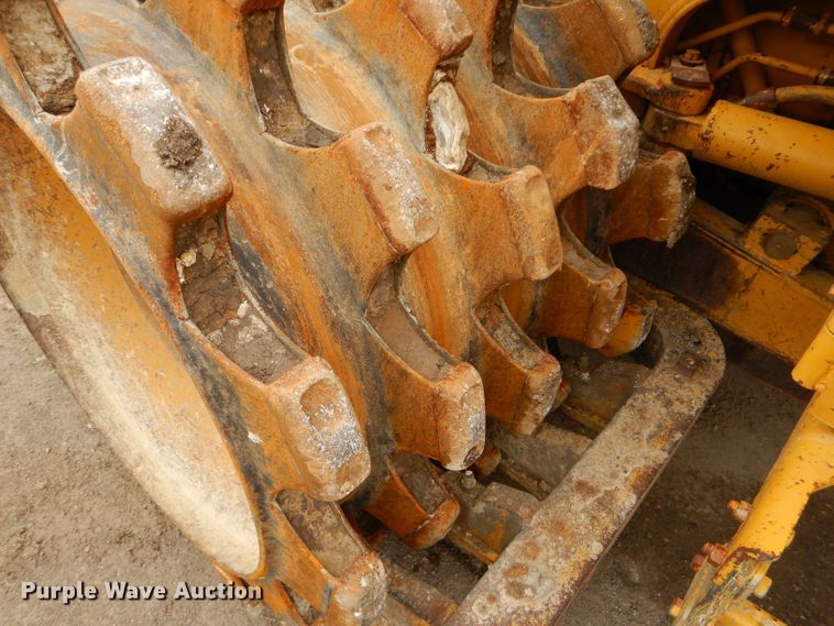 image for item DH4411 1991 Caterpillar 815B soil compactor