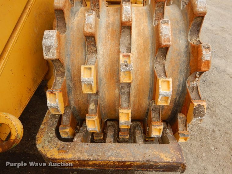 image for item DH4411 1991 Caterpillar 815B soil compactor