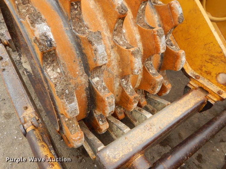 image for item DH4411 1991 Caterpillar 815B soil compactor