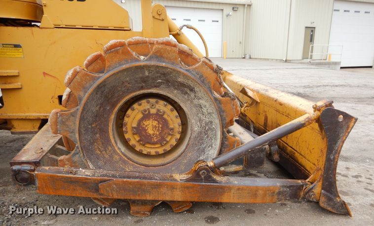 image for item DH4411 1991 Caterpillar 815B soil compactor