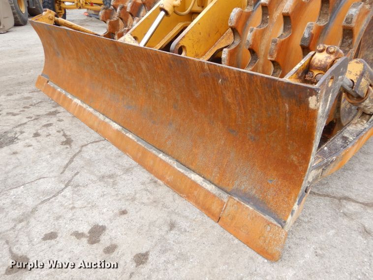 image for item DH4411 1991 Caterpillar 815B soil compactor