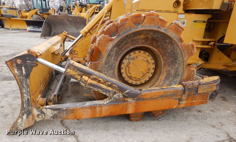 image for item DH4411 1991 Caterpillar 815B soil compactor