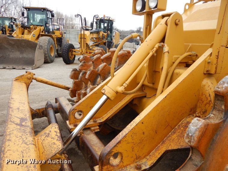 image for item DH4411 1991 Caterpillar 815B soil compactor