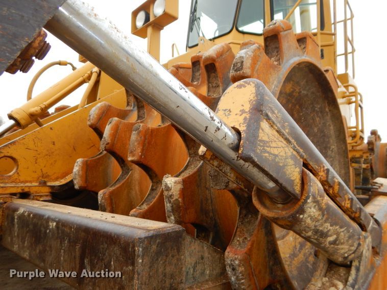 image for item DH4411 1991 Caterpillar 815B soil compactor