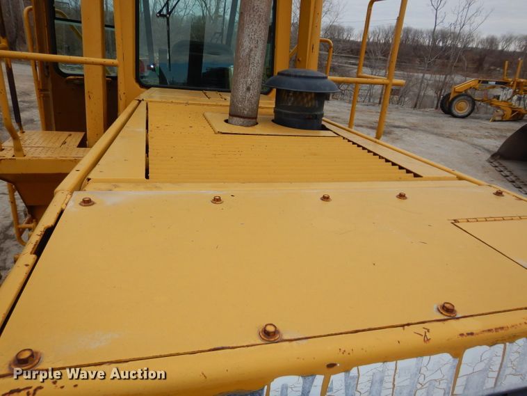 image for item DH4411 1991 Caterpillar 815B soil compactor
