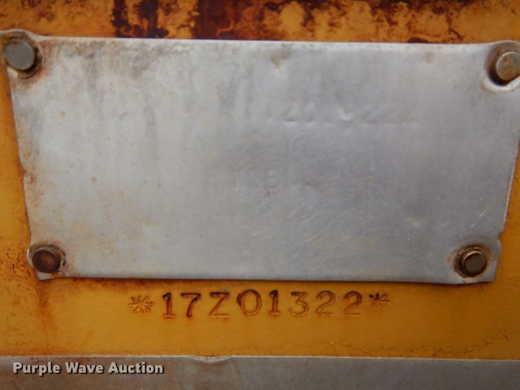 image for item DH4411 1991 Caterpillar 815B soil compactor