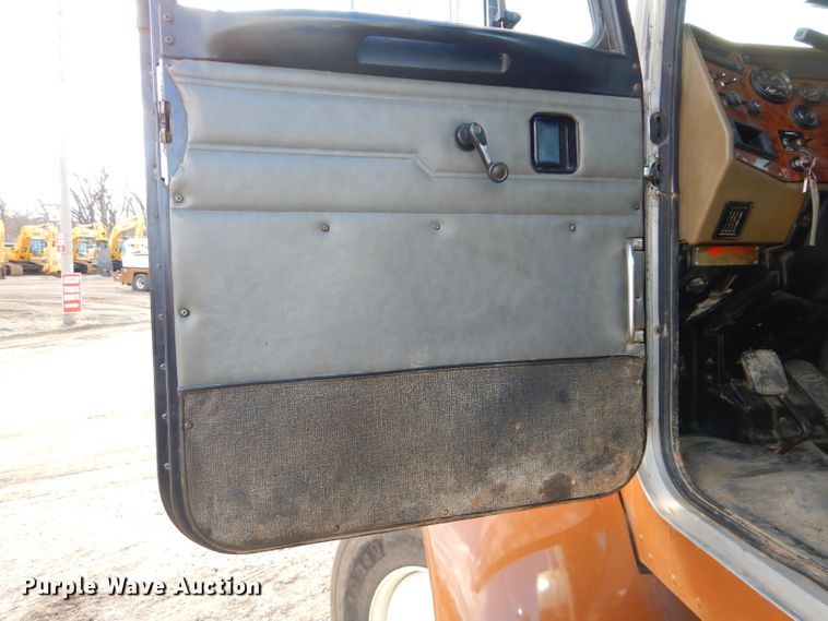 image for item DH4412 2004 Peterbilt 330 service truck with crane