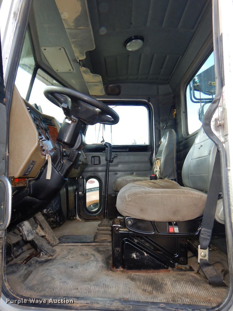 image for item DH4412 2004 Peterbilt 330 service truck with crane