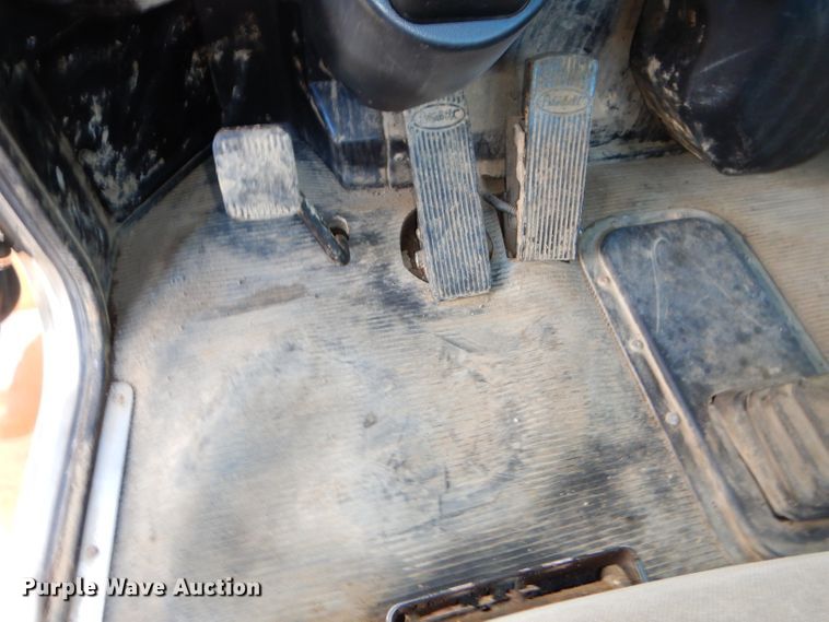 image for item DH4412 2004 Peterbilt 330 service truck with crane