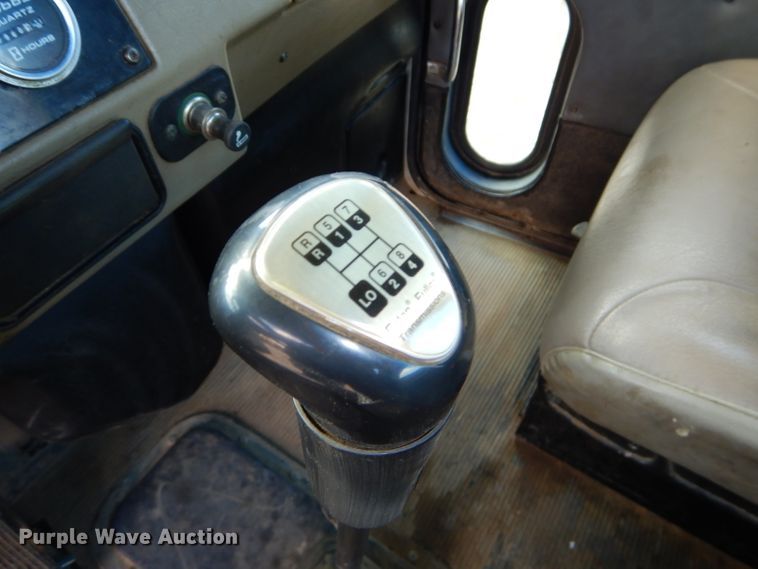 image for item DH4412 2004 Peterbilt 330 service truck with crane