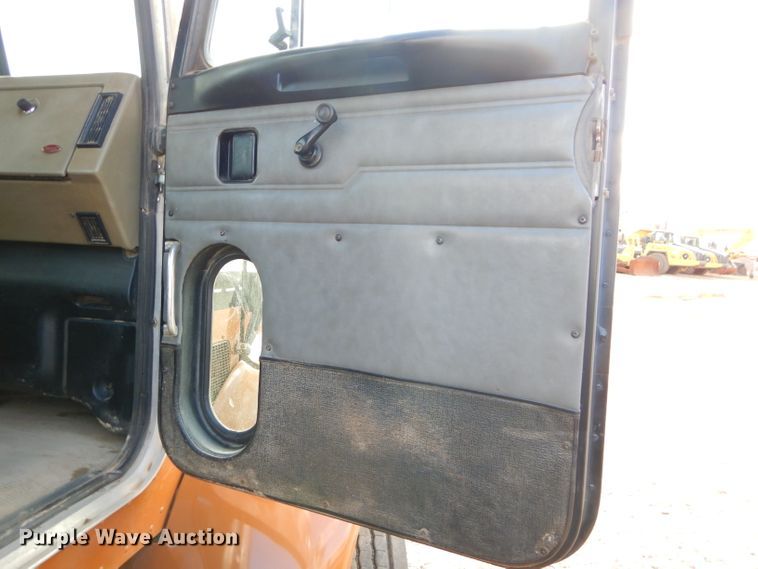 image for item DH4412 2004 Peterbilt 330 service truck with crane