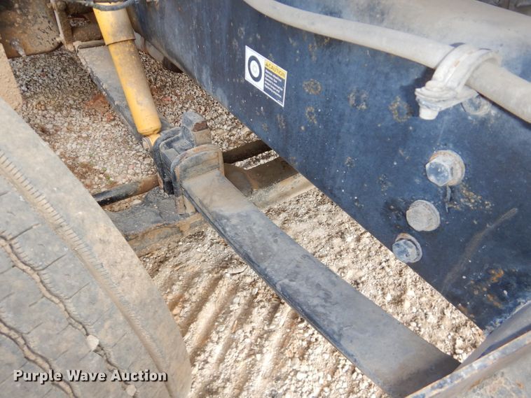 image for item DH4412 2004 Peterbilt 330 service truck with crane