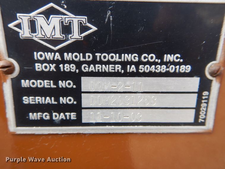 image for item DH4412 2004 Peterbilt 330 service truck with crane