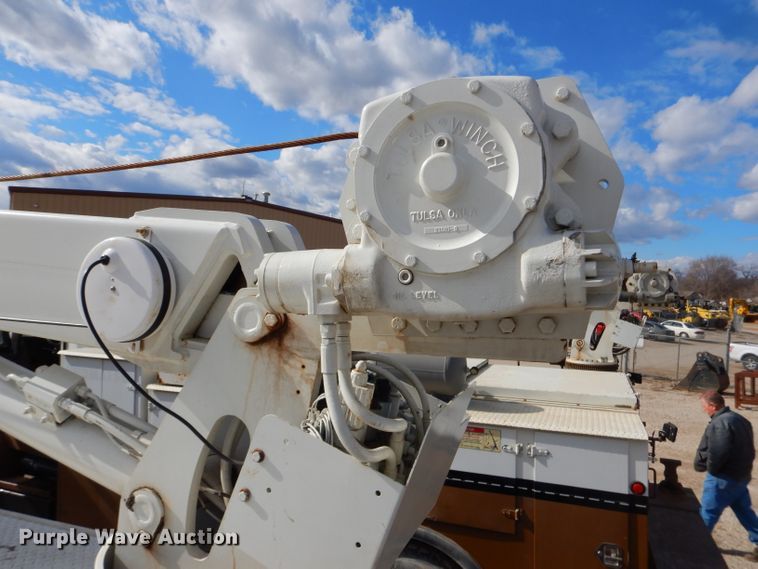 image for item DH4412 2004 Peterbilt 330 service truck with crane