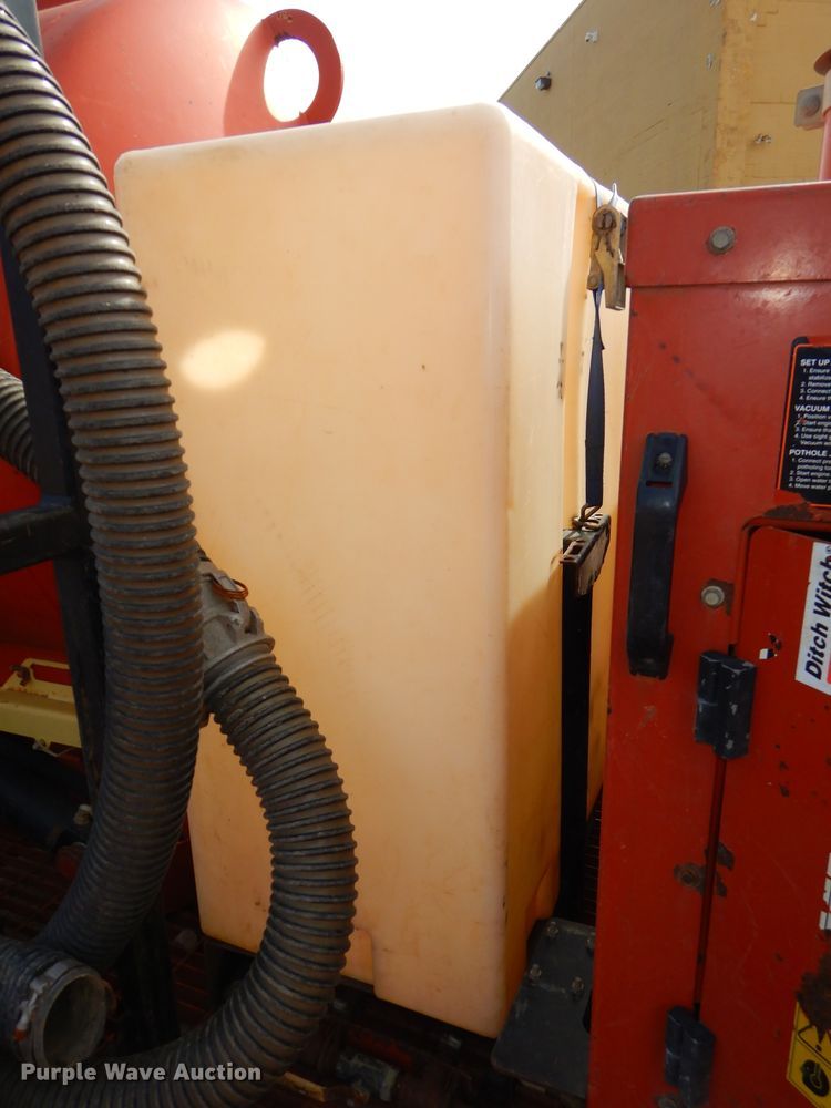 image for item DH4418 2010 Ditch Witch FX30 vacuum excavator