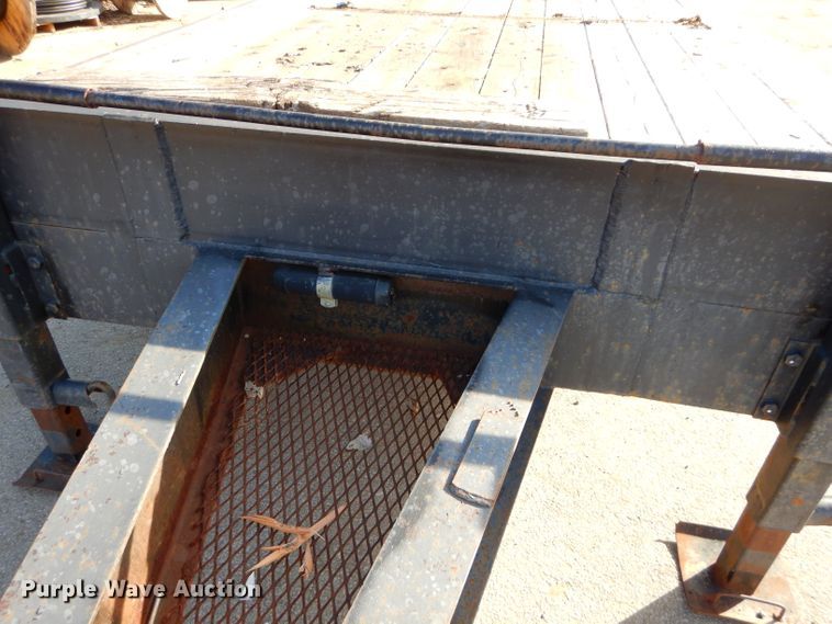 image for item DH4420 1995 Towmaster equipment trailer