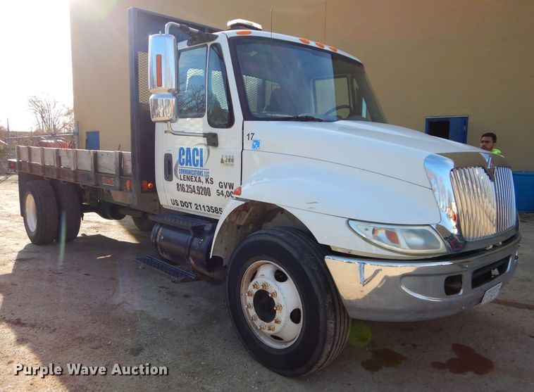 image for item DH4422 2006 International 4300 flatbed truck