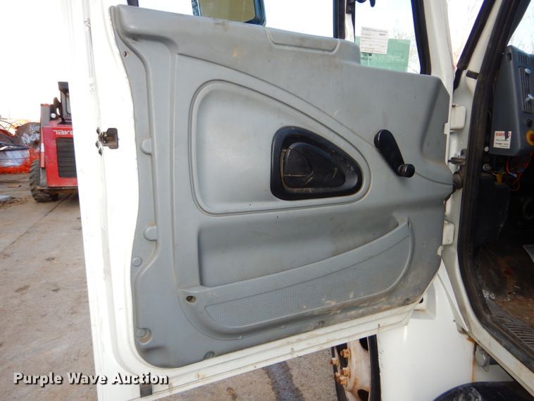 image for item DH4422 2006 International 4300 flatbed truck