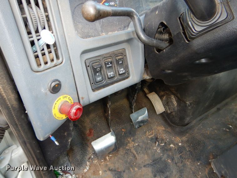 image for item DH4422 2006 International 4300 flatbed truck