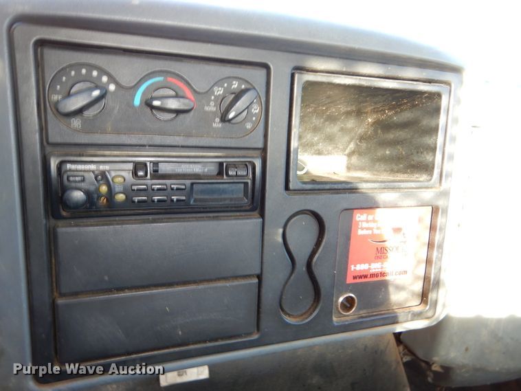 image for item DH4422 2006 International 4300 flatbed truck