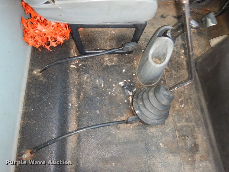 image for item DH4422 2006 International 4300 flatbed truck