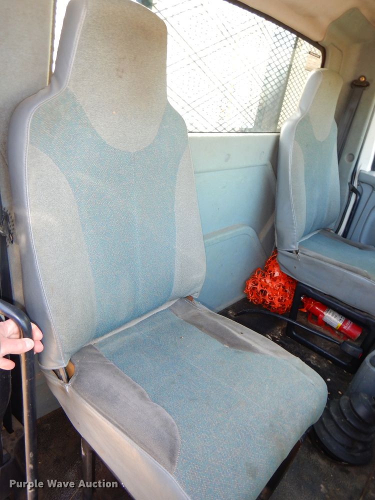 image for item DH4422 2006 International 4300 flatbed truck