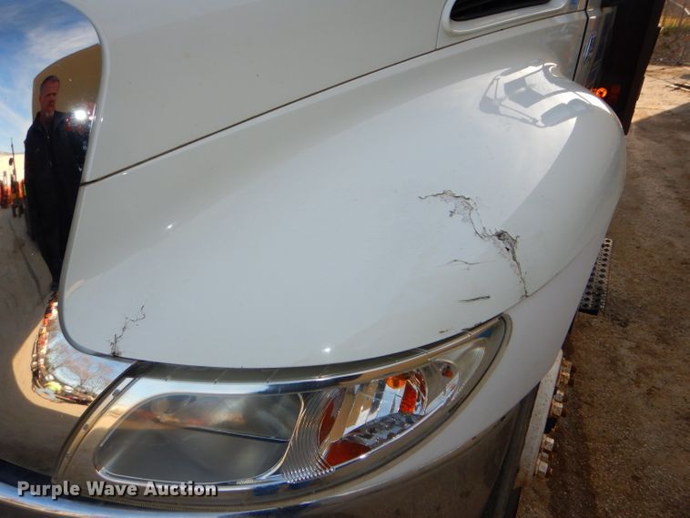 image for item DH4422 2006 International 4300 flatbed truck