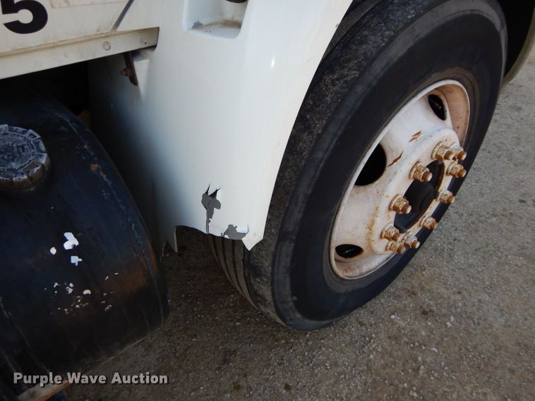 image for item DH4422 2006 International 4300 flatbed truck