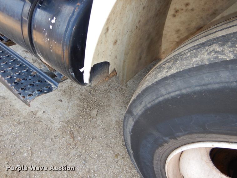 image for item DH4422 2006 International 4300 flatbed truck