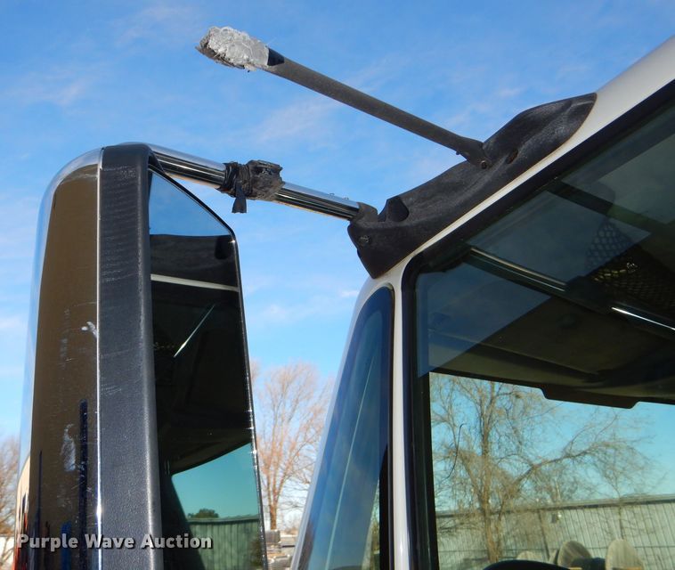 image for item DH4422 2006 International 4300 flatbed truck