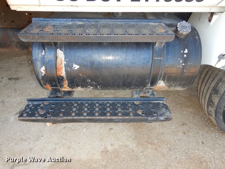 image for item DH4422 2006 International 4300 flatbed truck