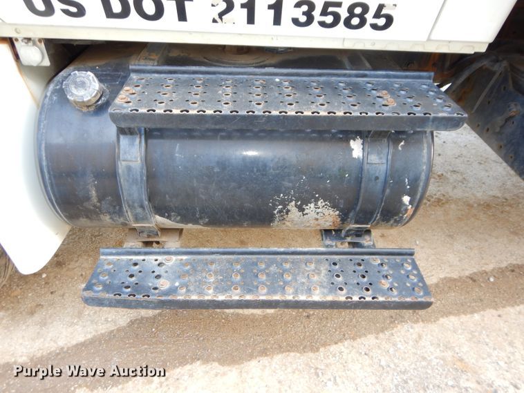 image for item DH4422 2006 International 4300 flatbed truck