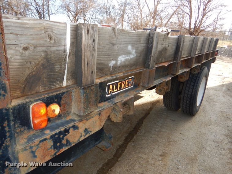 image for item DH4422 2006 International 4300 flatbed truck