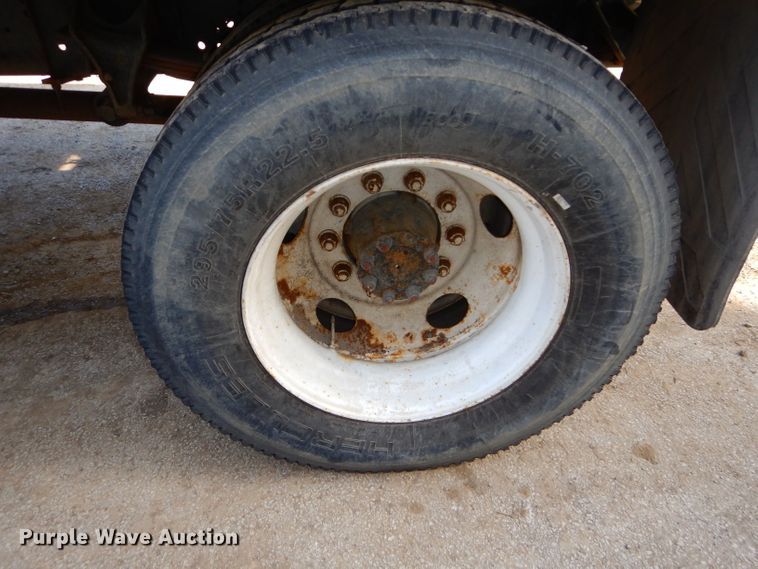 image for item DH4422 2006 International 4300 flatbed truck