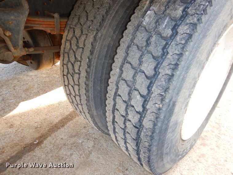 image for item DH4422 2006 International 4300 flatbed truck