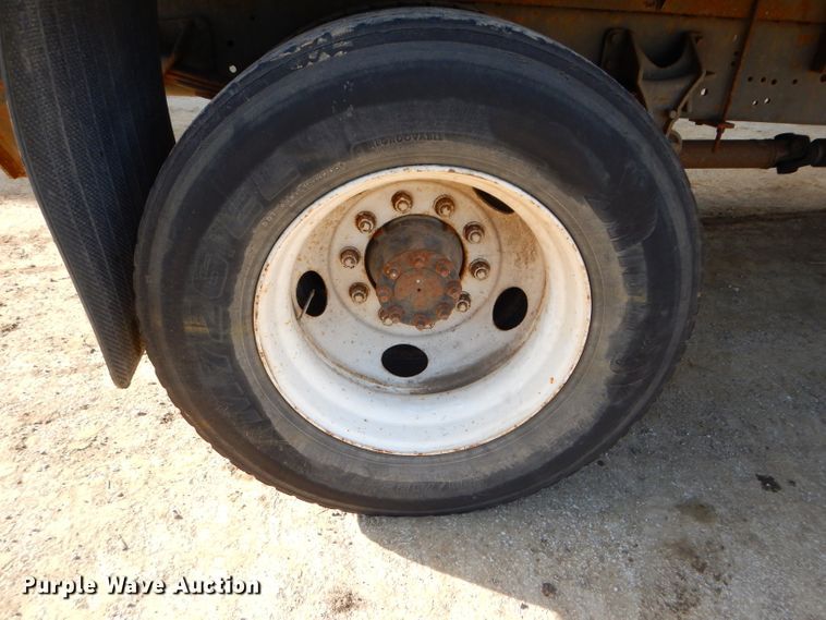 image for item DH4422 2006 International 4300 flatbed truck