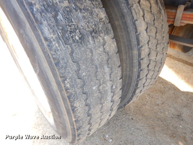 image for item DH4422 2006 International 4300 flatbed truck